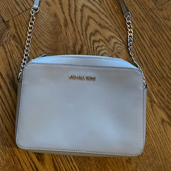 Michael Kors Handbags - Like New Michael Kors Jet Set Saffiano Leather Crossbody Bag.